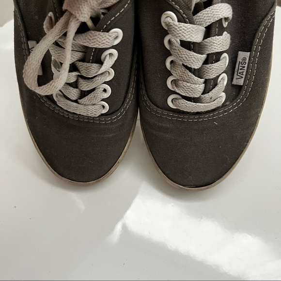 Vans - Picture 6 of 10